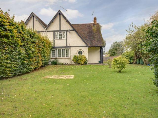 Pond Cottage, Bells Hill, Stoke Poges. 3 bed semi detached house to rent £2,195 pcm £507 pw