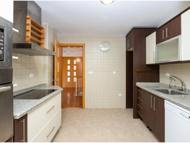 Ponemos a la venta esta preciosa casa en Urbanizacion cerrada, con zonas comunes y piscina comunitar