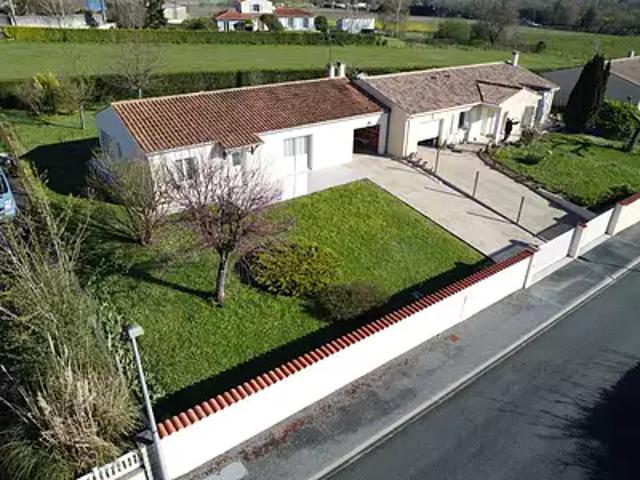 Pons 17800 Achat / Vente maison 4 pièces t4 au dernier étage terrasse
