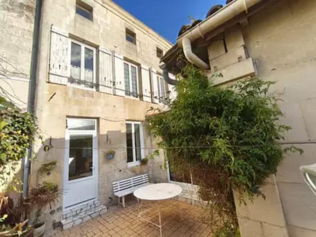Pons 17800 Achat / Vente maison 6 pièces t6 au dernier étage terrasse