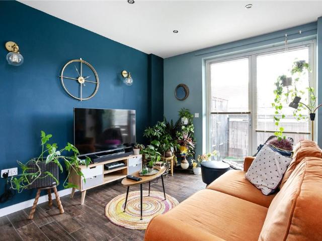 Ponsford Street, London, E9 2 bed apartment to rent £2,850 pcm £658 pw