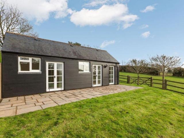 Pootings Road, Crockham Hill TN8 6SE 1 bed bungalow to rent £1,395 pcm £322 pw