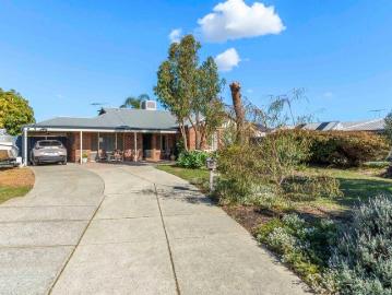 Pool, Powered Workshop & Room for the Boat or Caravan on 830sqm