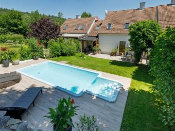 „Pool. Sauna. Kamin. – Ihr neues Zuhause in Oberwölbling“