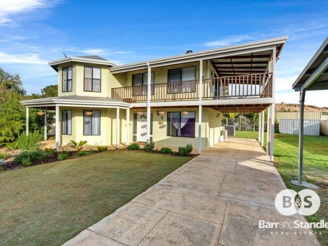 Pool, Shed & Two Storey Living by the Coast
