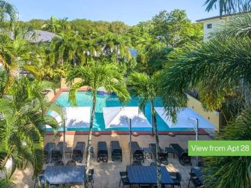 POOL VIEW IN THE GOLDEN TRIANGLE OF PORT DOUGLAS & LOWER B/C FEE!