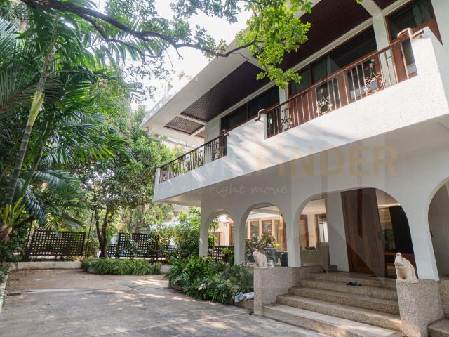 Pool Villa in Sukhumvit 5 bedrooms, for sale