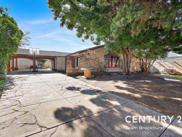 POOL, WORKSHOP, PLENTY OF SPACE