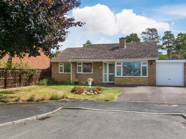 Poolgate, Upper Tysoe, Warwick 3 bed detached bungalow to rent £1,600 pcm £369 pw