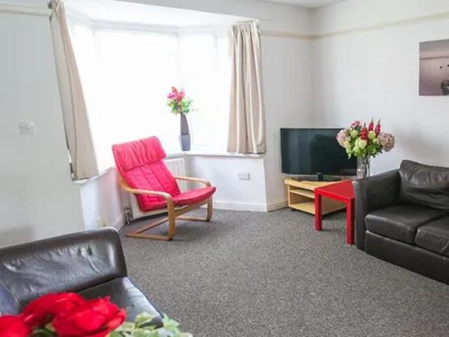 Poole Crescent, Metchley, B17 0PE, United Kingdom | 4 bed townhouse for rent #114378353 | Rentberry