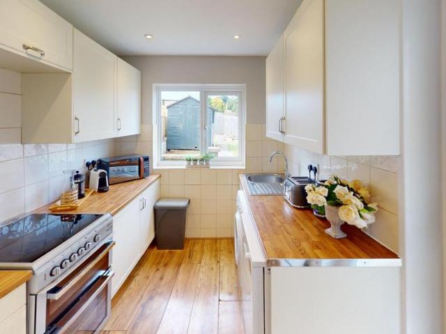 Poolemead Road, Bath BA2 5 bed house to rent £914 pcm £211 pw