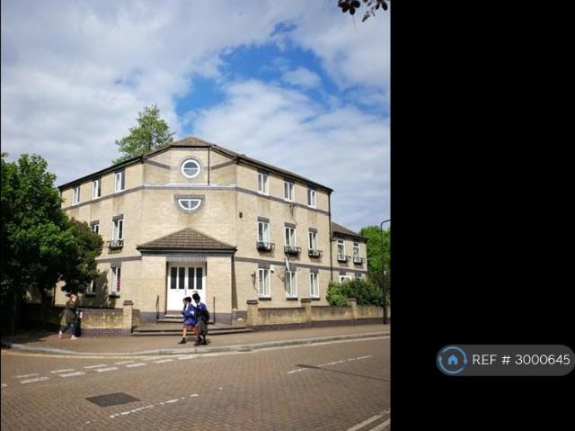 Poolmans Street, London, SE16 2 bed flat to rent £2,350 pcm £542 pw