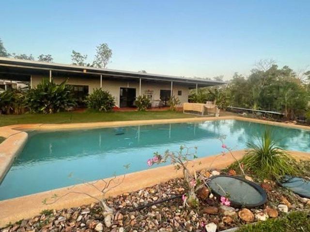 Poolside Acreage Living Berry Springs
