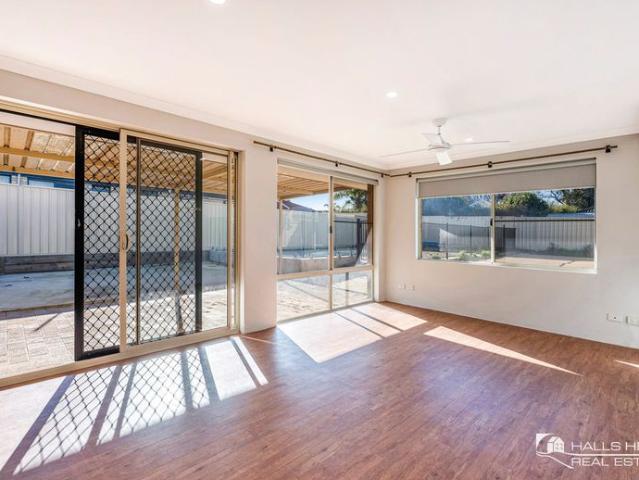 Poolside Entertaining, Powered Shed & Room for You and Your Family