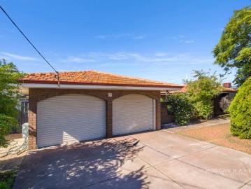 POOLSIDE FAMILY ENTERTAINER IN THE HEART OF WILLETTON!