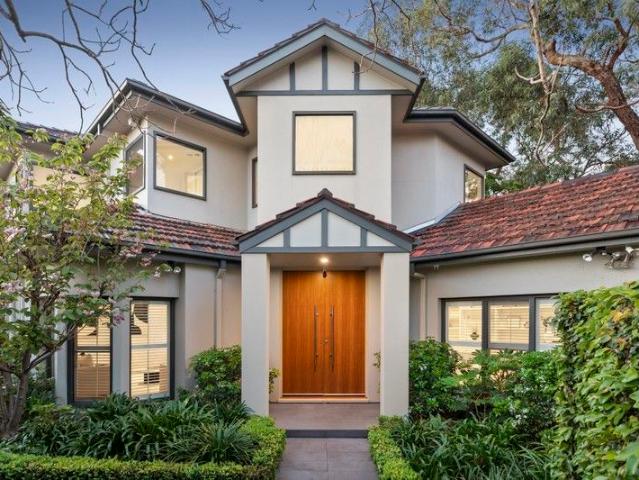 Poolside Family Excellence in Prized Cul De Sac