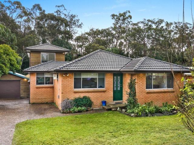 POOLSIDE FAMILY LIVING IN NORTH NOWRA