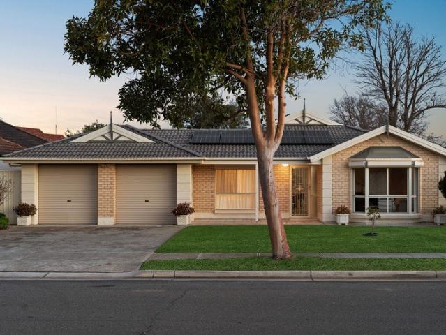 Poolside Family Living in a Sought After Glenelg North Setting