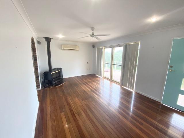 Poolside Family Living in Taree West