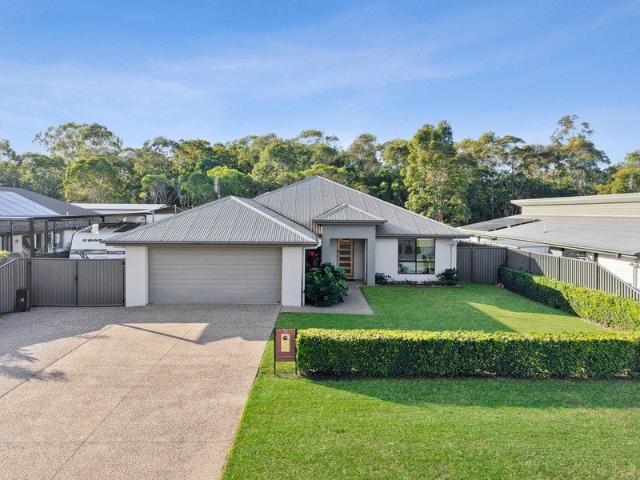 POOLSIDE LIVING, CARAVAN STORAGE & A PRIVATE BUSHLAND RESERVE BACKDROP!