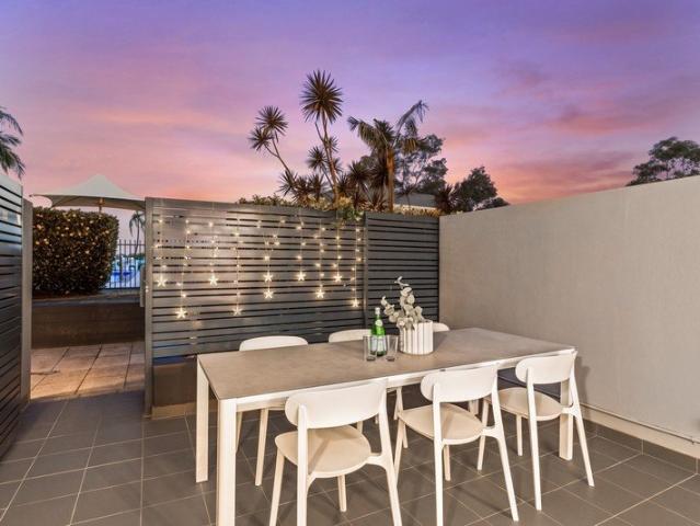 POOLSIDE LIVING AT ITS BEST