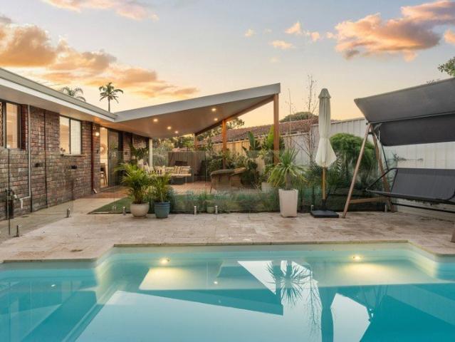 Poolside Living Opposite Carine Open Space