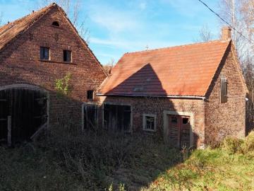 Dom z potencjałem 120 m², 3 budynki, studnia, Pobiedna