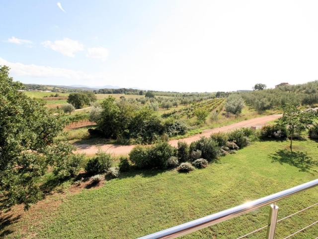 Podere con ampio terreno e piscina in vendita a Massa Maritt. 320m² Massa Marittima
