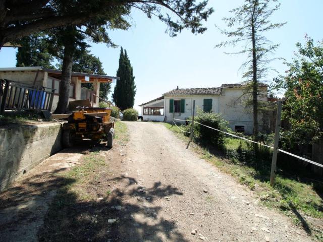 Podere con vista lago per gli amanti dei cavalli in vendita. 760m² Barberino di Mugello