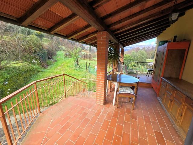 Podere in stile rustico Toscano con annessi e terreno in ott. 310m² Montecatini Terme