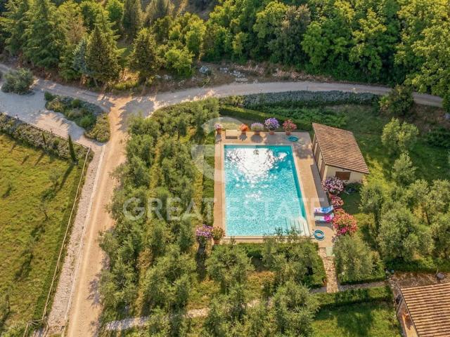Podere La Valle Felice 1052m² Corciano