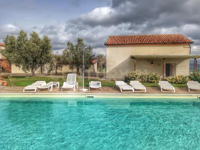 podere san giuseppe 20 vani 2300mq