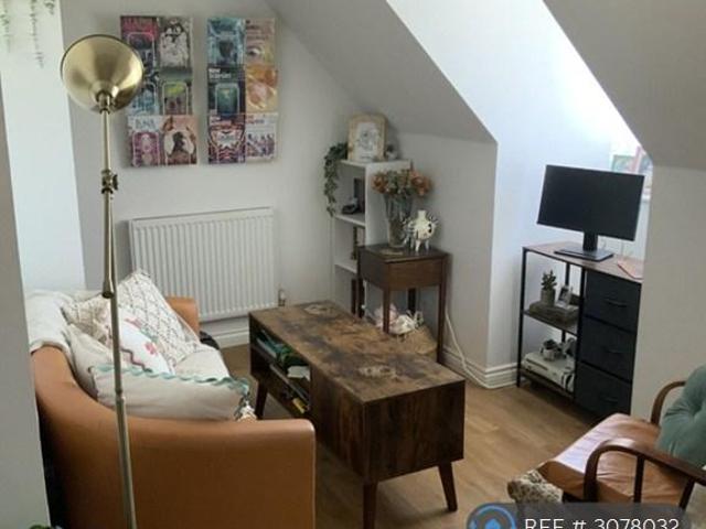 Poets Way, Dorchester, DT1 2 bed flat to rent £1,375 pcm £317 pw
