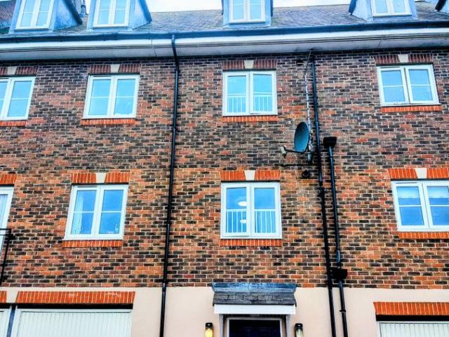 Poets Way, Dorchester DT1, 2 bed flat to rent, £1,250 pcm | PrimeLocation