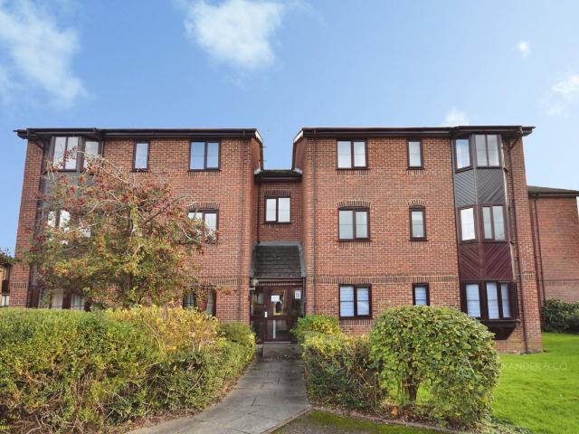 Poets Chase, Aylesbury HP21, 1 bed flat to rent, £1,100 pcm | PrimeLocation