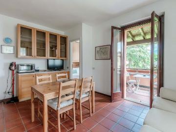 POGGIO FIORITO Appartamento vista lago con parcheggio a Menaggio