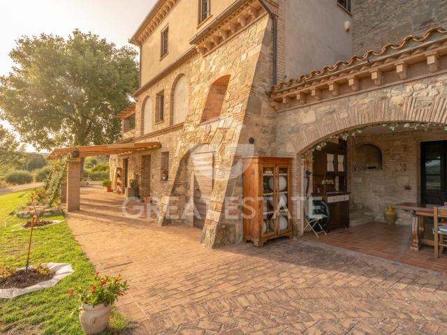 Poggio Sole 470m² Todi