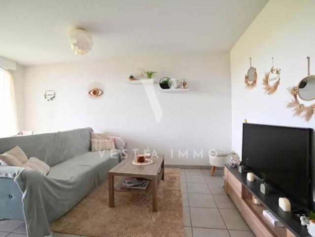 SOUS OFFRE. POITIERS. 3 pièces 2 chambres 53,68 m² avec balcon.Parking. Vue dégagée.Piscine