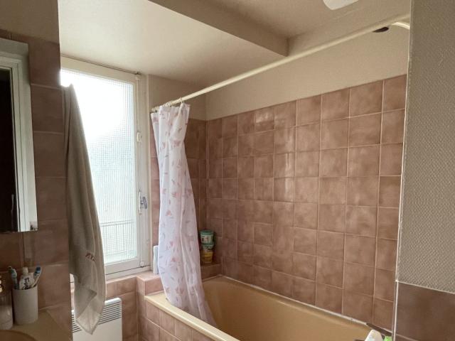 POITIERS PLATEAU RUE CARNOT STUDIO meublé 23.74 m2