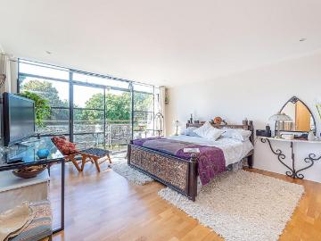 Point Wharf Lane, Brentford, TW8 2 bed flat to rent £3,600 pcm £831 pw