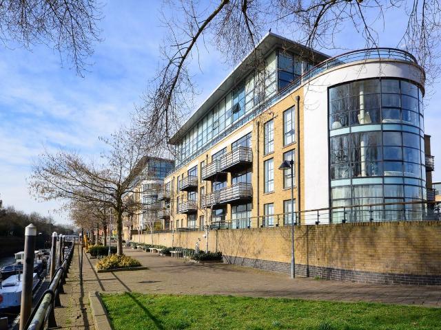 Point Wharf Lane, Brentford, Brentford TW8, 2 bed flat to rent, £2,250 pcm | PrimeLocation
