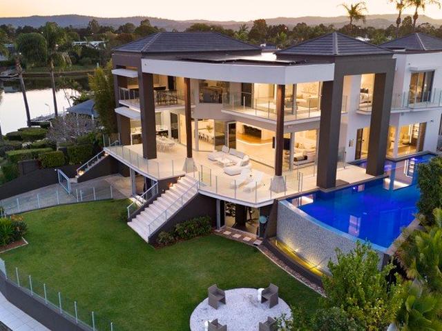 Point Position Main River Residence with Basement