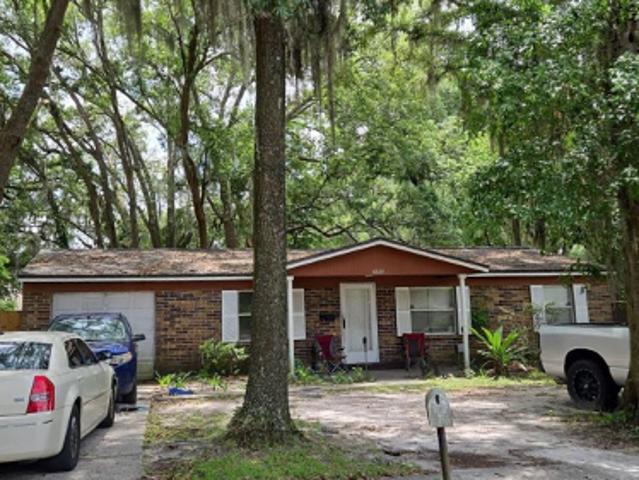 Pointe Haven Dr S
