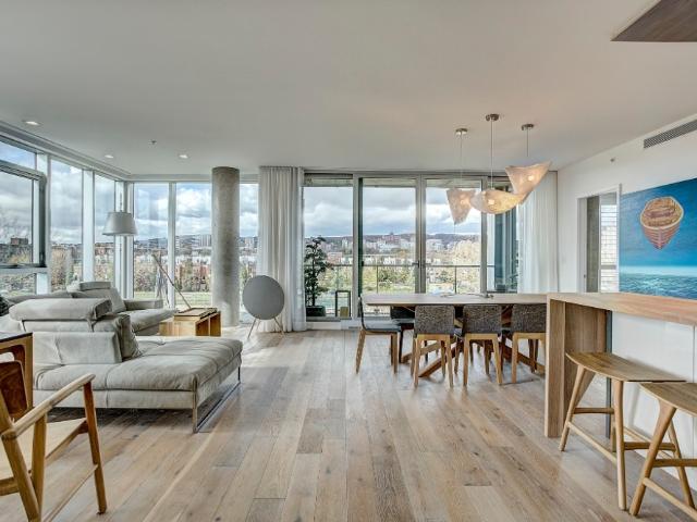 Pointe Saint Charles Montreal Furnished Apartment Rental at Myst sur le Canal Stunning 2 Bedroom 2 Bathroom Suite with Breath Taking Views and Jacuzzi Tub