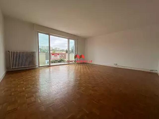 Poissy 78300 Location appartement 3 pièces t3 au dernier étage cave