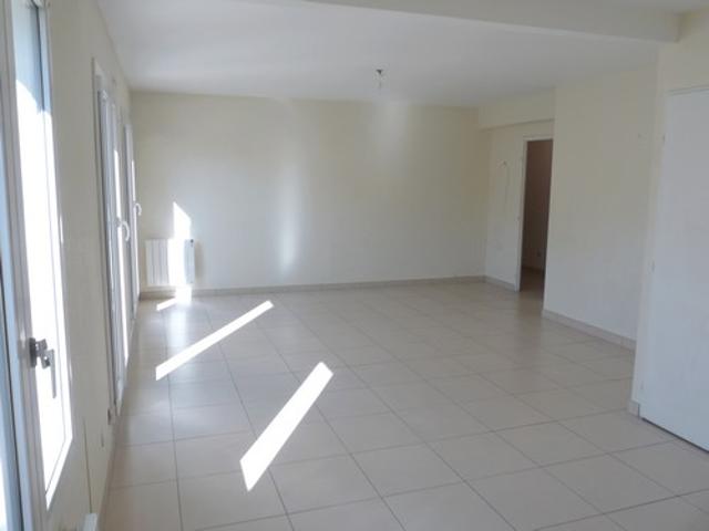 Poissy appartement F4 80.93 m² en RDC 10 min du RER