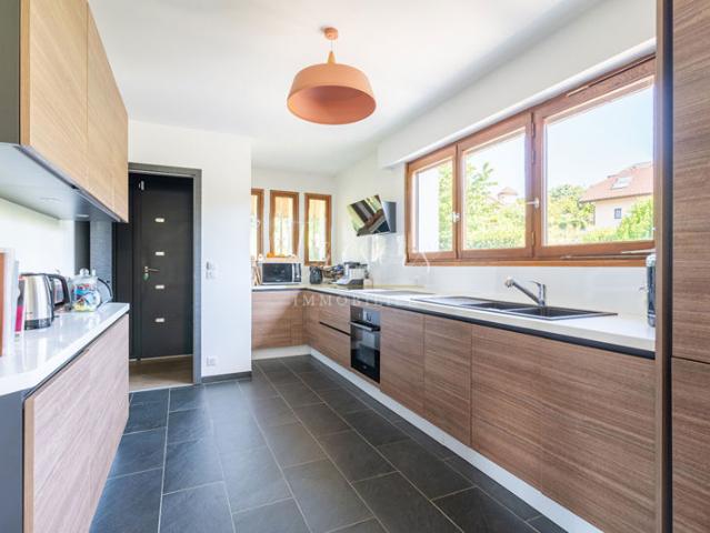 Poisy Maison familiale 238 m2, piscine, 4 chambres, salle de sport