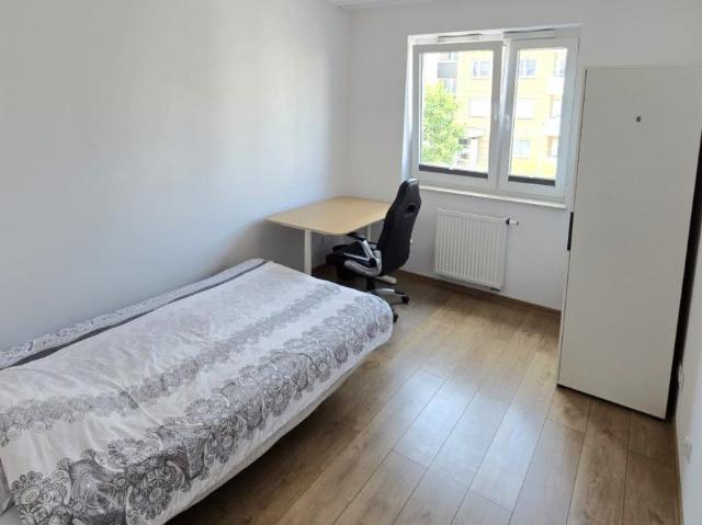 Wynajmę jasny pokój 12 m² w pełni umeblowanym mieszkaniu w Wrocławiu