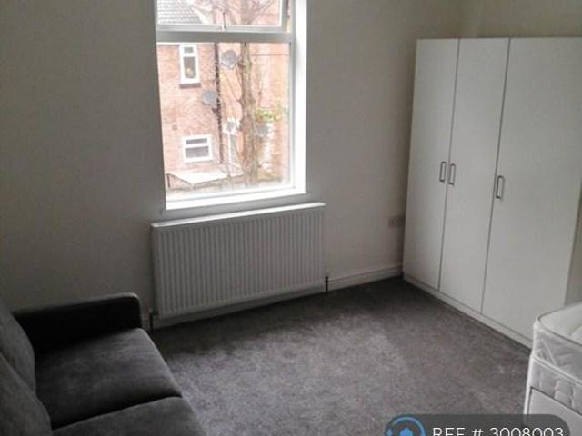 Polygon Rd, Manchester, M8 Studio to rent £700 pcm £162 pw