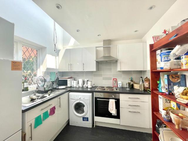 Polygon Road, London NW1 4 bed flat to rent £4,500 pcm £1,038 pw